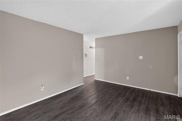 6220 Pennyrich CT, Florissant, MO 63033