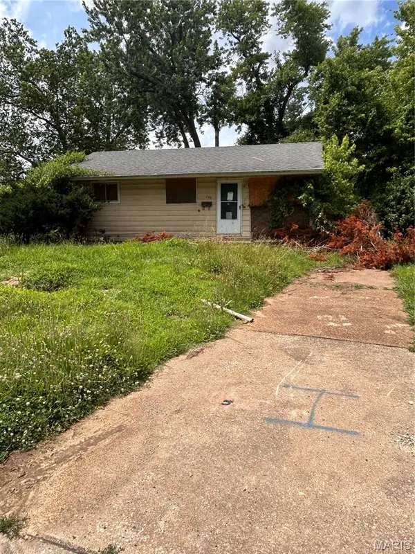 249 Grampian RD, St Louis, MO 63137