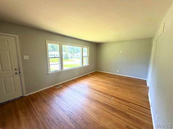 170 Ruth DR, Florissant, MO 63031