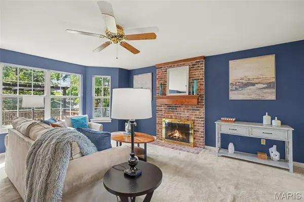 638 Old Ballwin RD, Ballwin, MO 63021
