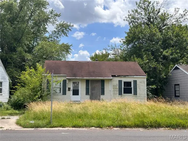 200 Cameron RD, St Louis, MO 63137