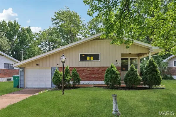 9922 Lanier DR, Moline Acres, MO 63136