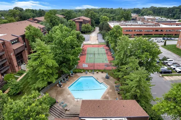 550 Coeur De Royale DR #206, Creve Coeur, MO 63141