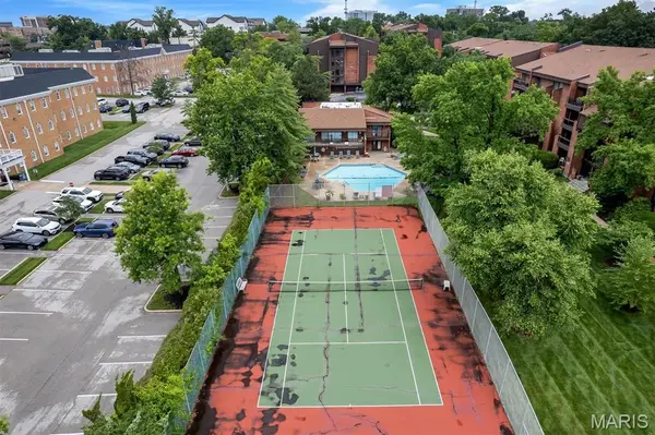 550 Coeur De Royale DR #206, Creve Coeur, MO 63141