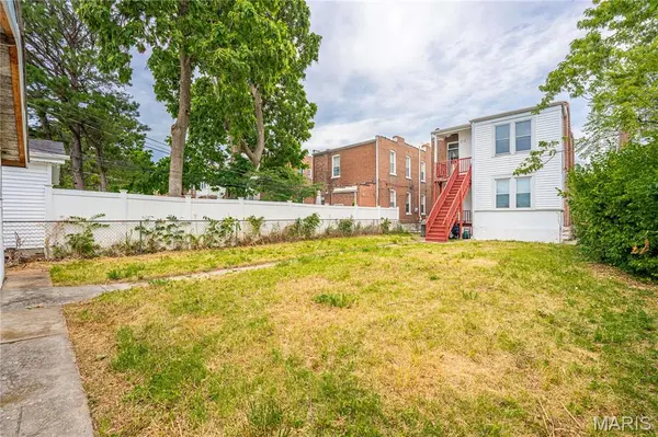 3185 Portis AVE, St Louis, MO 63116