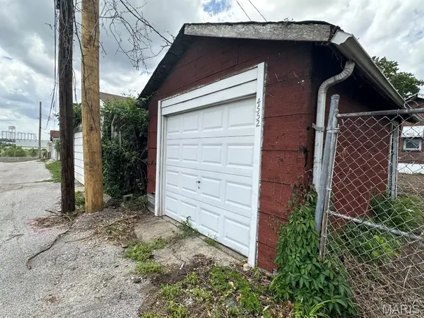 4552 Arlington AVE, St Louis, MO 63120