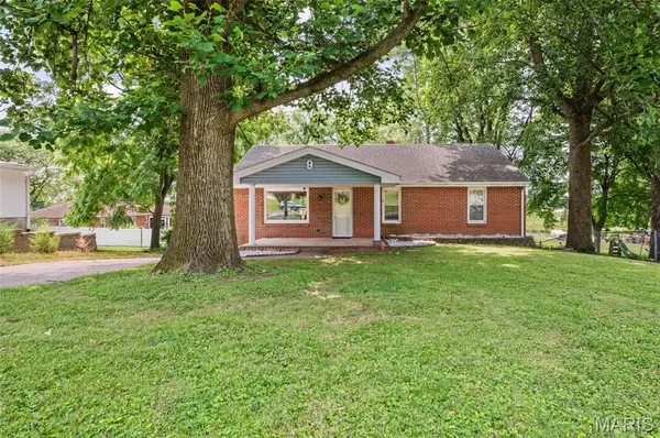 9 W Woodland DR, East Alton, IL 62024