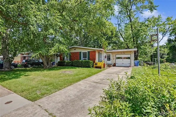 160 Humes LN, Florissant, MO 63031
