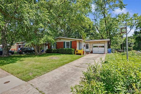 160 Humes LN, Florissant, MO 63031