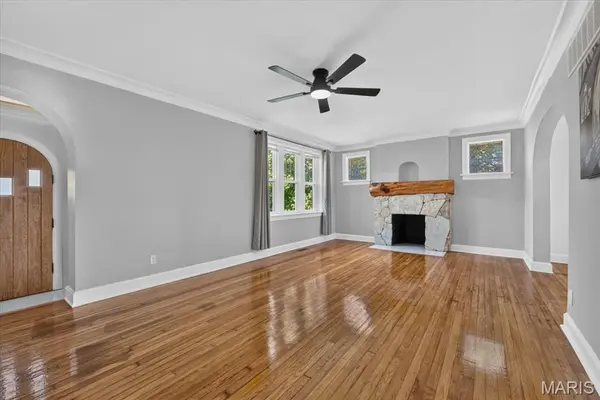 5800 Pershing AVE, St Louis, MO 63112