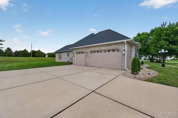 1693 Lancaster DR, O'fallon, IL 62269