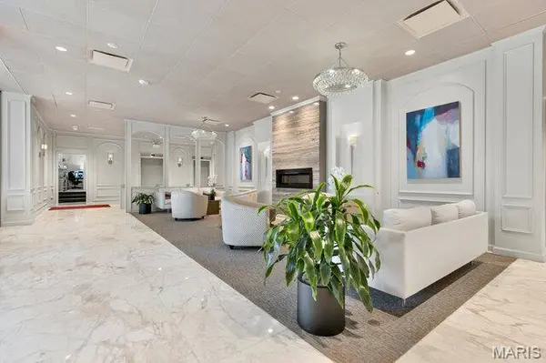 200 S Brentwood BLVD S #14C, Clayton, MO 63105