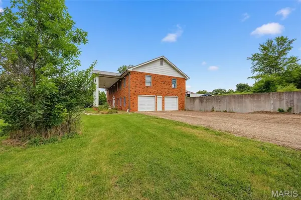 70 Hartley LN, Elsberry, MO 63343