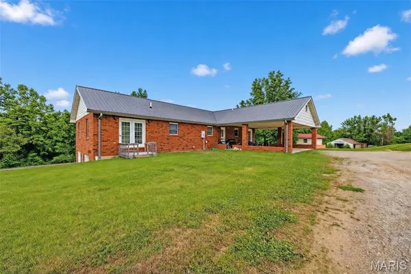 70 Hartley LN, Elsberry, MO 63343