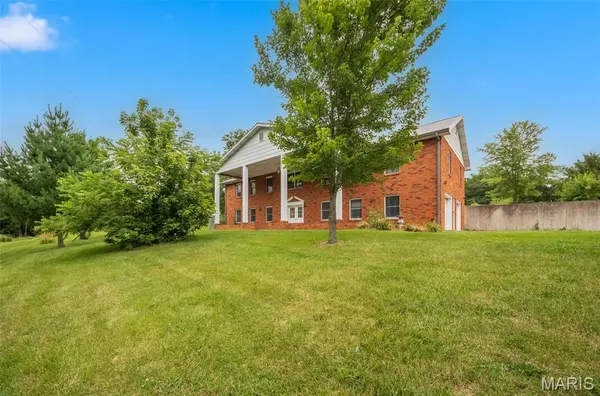 70 Hartley LN, Elsberry, MO 63343