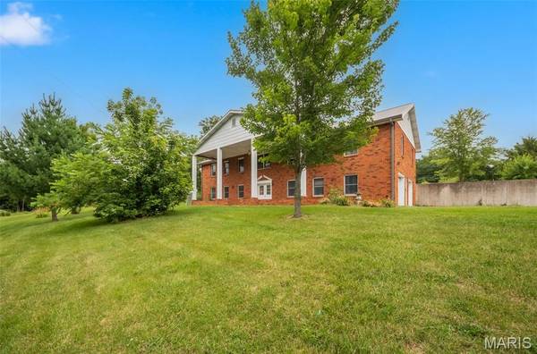 70 Hartley LN, Elsberry, MO 63343
