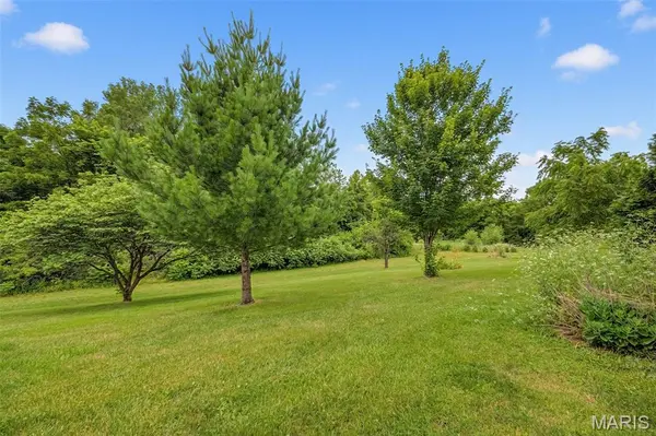 70 Hartley LN, Elsberry, MO 63343