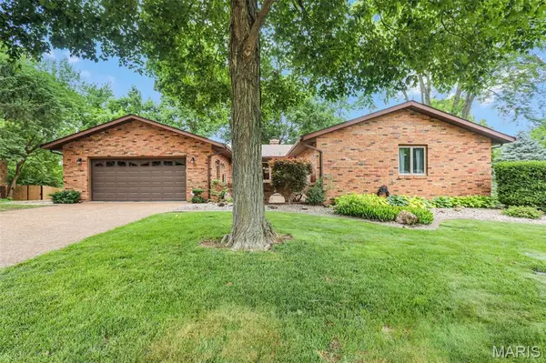 125 Northlane DR, Glen Carbon, IL 62034