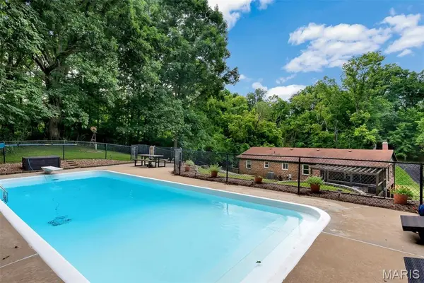 3837 Fleur Du Bois DR, Florissant, MO 63034