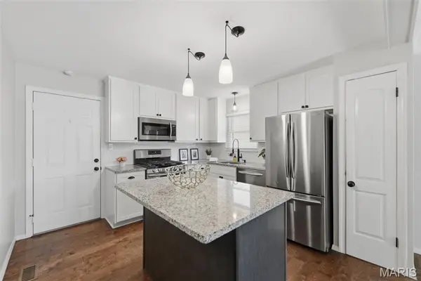 1843 Redcoat DR, Maryland Heights, MO 63043