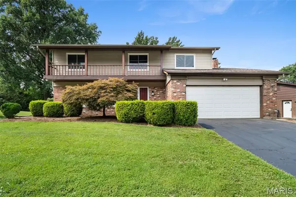 12326 Woodline DR, St Louis, MO 63141