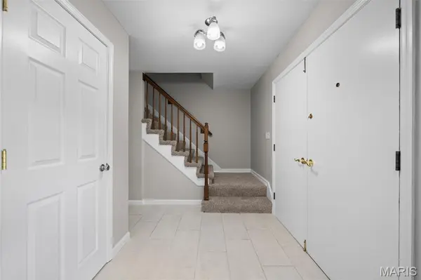 12326 Woodline DR, St Louis, MO 63141