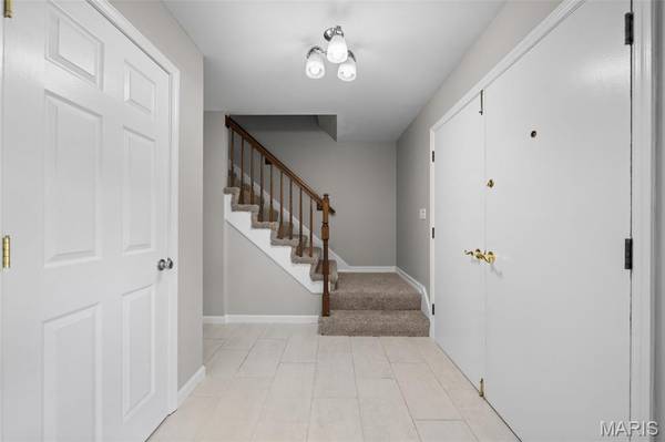 12326 Woodline DR, St Louis, MO 63141