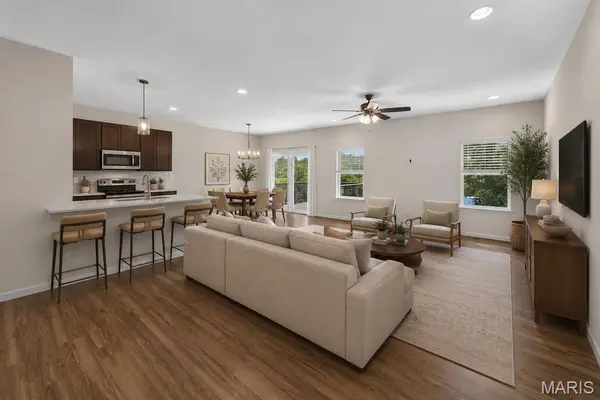 417 Timber Valley TRL, Fenton, MO 63026