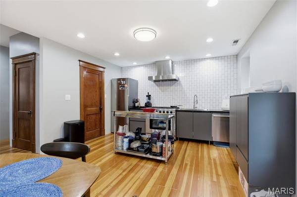 4539 Virginia AVE, St Louis, MO 63111