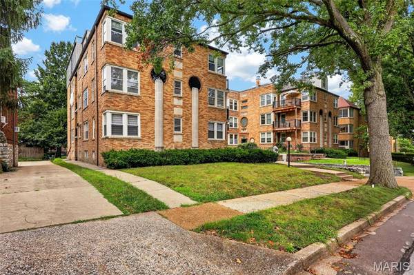 7532 York DR #2E, Clayton, MO 63105