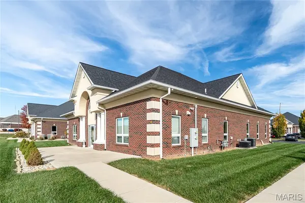 216 Evergreen LN, Glen Carbon, IL 62034