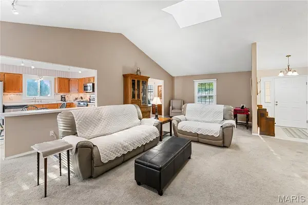 1617 W Field AVE, Ellisville, MO 63011