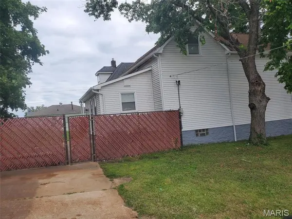 3667 Steins ST, St Louis, MO 63116
