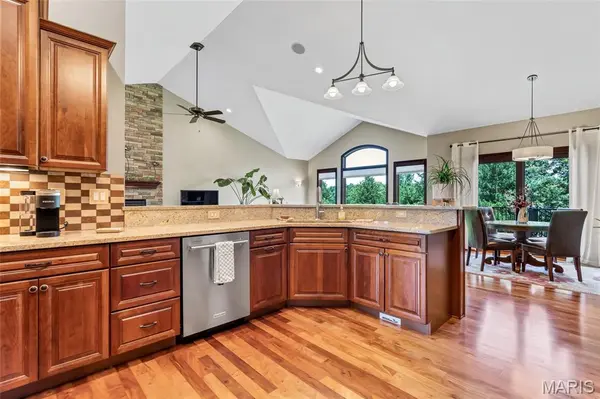 8449 Stone Ledge DR, Edwardsville, IL 62025