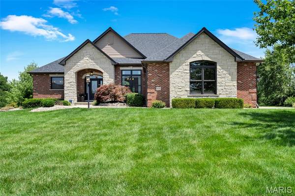 8449 Stone Ledge DR, Edwardsville, IL 62025