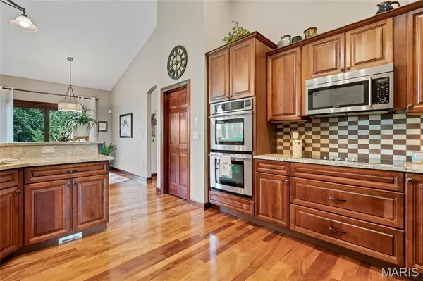 8449 Stone Ledge DR, Edwardsville, IL 62025