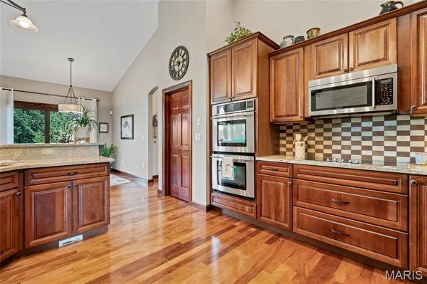 8449 Stone Ledge DR, Edwardsville, IL 62025