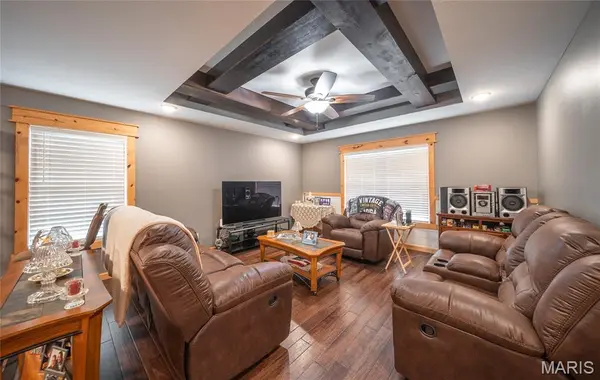21005 Halifax DR, St Robert, MO 65584