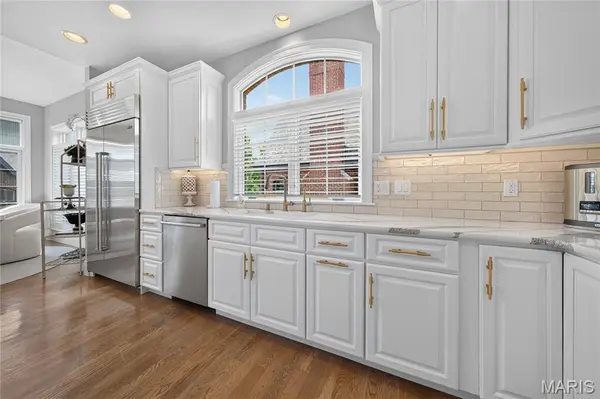 568 Upper Conway CIR, Chesterfield, MO 63017