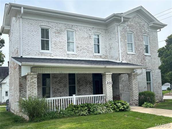 202 E College AVE, Greenville, IL 62246