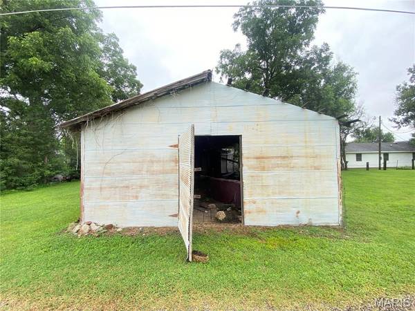 1 E Howard, Malden, MO 63863