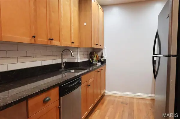 757 Syracuse AVE #2S, University City, MO 63130