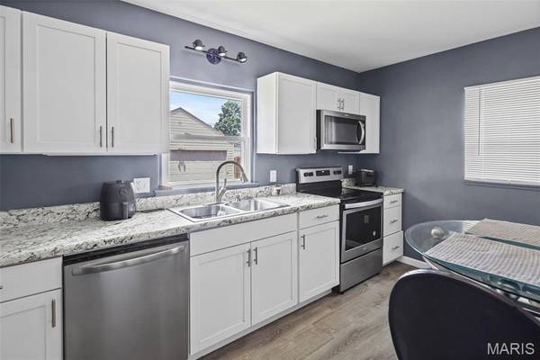 126 E 2nd ST, Roxana, IL 62084