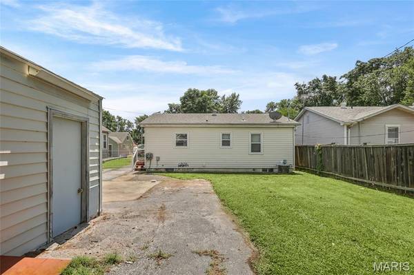 126 E 2nd ST, Roxana, IL 62084