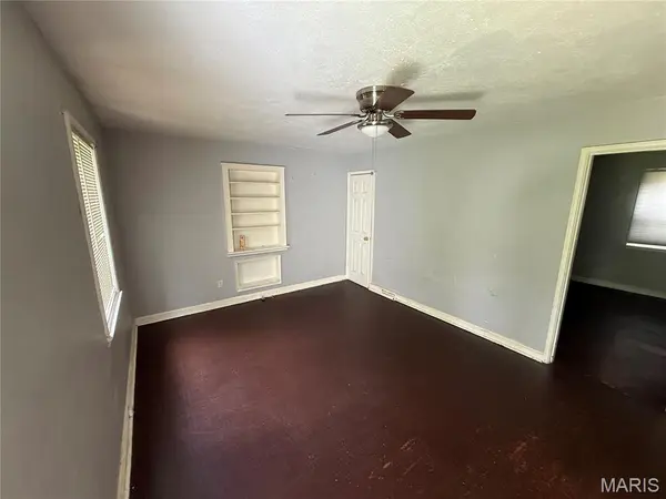 5604 Sunbury AVE, Country Club Hills, MO 63136