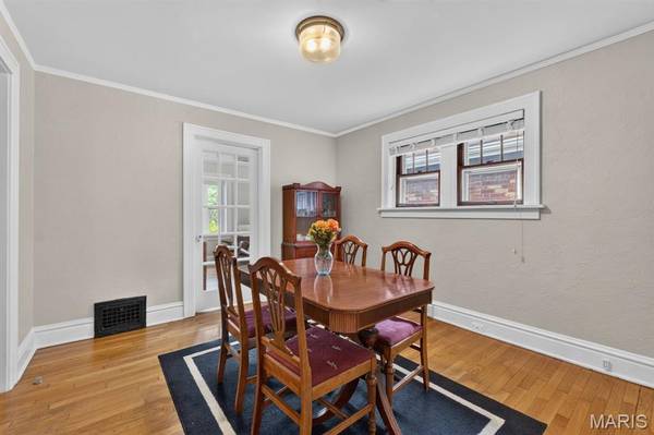 5300 Chippewa ST, St Louis, MO 63109