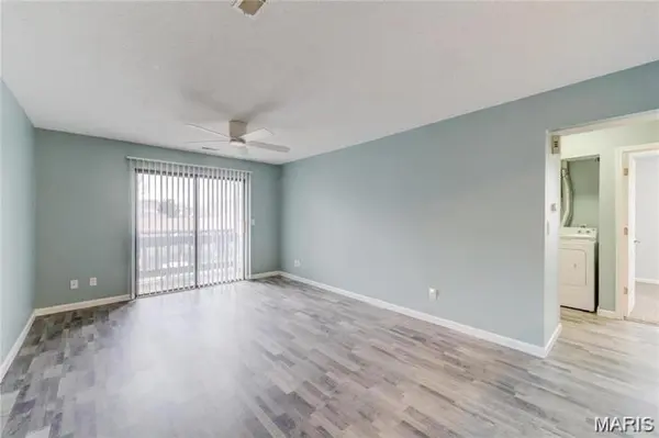 1430 Summergate Pkwy #J, St Charles, MO 63303