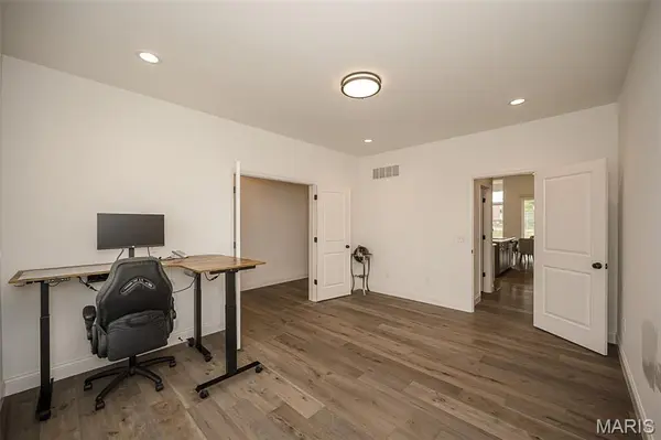 325 Gailin DR, Lake St Louis, MO 63367