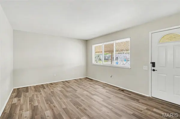 1105 5th PLZ, Florissant, MO 63031