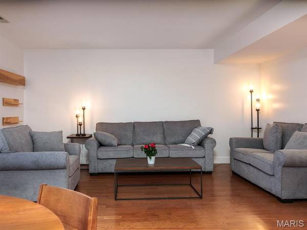 1724 Redbird CV, St Louis, MO 63144